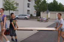 Ohne Tische ist schlecht Kirschenessen