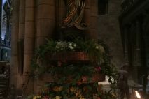 Entzündete Kerzen im Münster