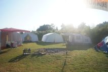 Sonnenaufgang über dem Zeltplatz