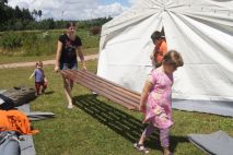 Laura überwacht die Arbeiten