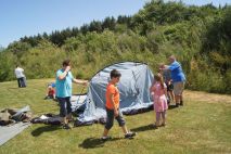 Aufbau der Familienzelte