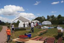 Der Pavillon muss noch nach rechts!